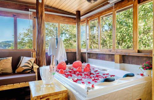 Chalé romântico com banheira aquecida - Foto 11