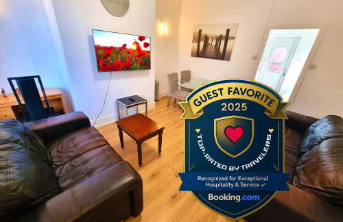 2 Bedroom House Perfect for Family Work Stays Easy Access to Manchester Oldham - Foto 1