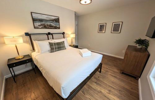 Luxurious Lake Retreat with Hot Tub and Walk to Beach - Foto 14