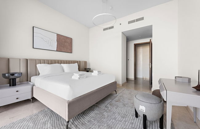 WelHome - Seaside Serenity: Spacious 1 BR in Maritime City - Photo 2