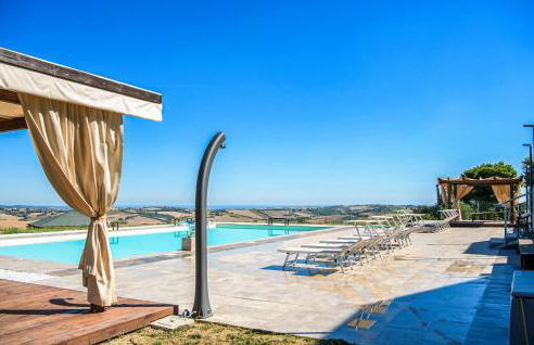 Awesome Apartment In Terre Roveresche - Foto 7