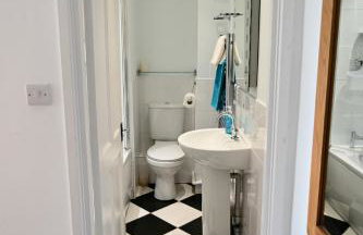 Bay View, Sleeps 18, 7 Bedrooms, 7 Bathrooms, Seafront, Criccieth - Foto 47