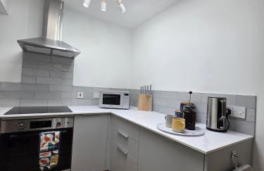 Deluxe One Bed Flat at Dawe Luxury Suites - An Entire Apartment near Ely Cathedral & Train Station - Ideal Gateway to Explore Ely, Cambridge, Norfolk & London - Sleeps up to 4 - Photo 10