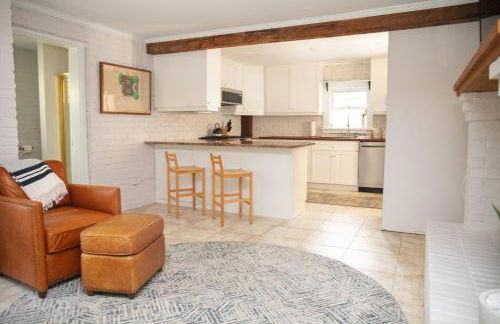 2 Blocks to riverfront | 48" Firepit | Turf Yard - Foto 18