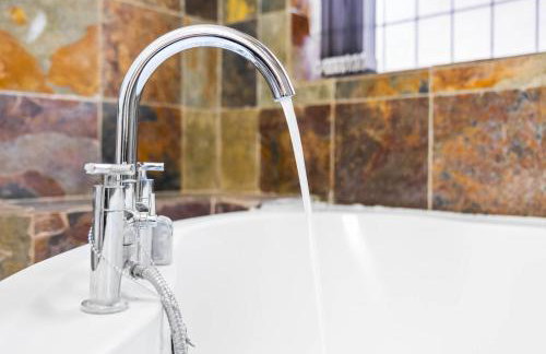 Charming Harvington Cottage - Hot Tub, Pet Friendly, Sleeps 11 - Foto 65