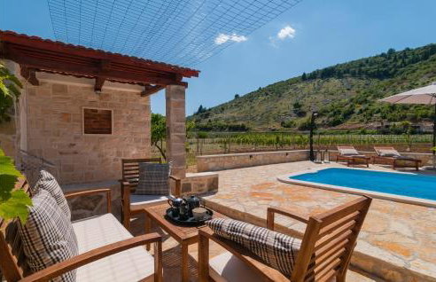 1 Bedroom Stunning Home In Postira - Photo 3