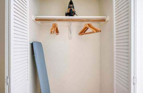 Gold Coast studio w doorman gym 2 blocks to L CHI-916 - Photo 13