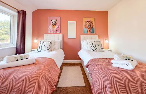 Raygill LT 4 Bedroom House By Furnished Accommodation - Private Parking - Perfect For Families & Contractors - Foto 28