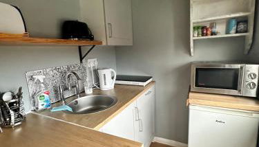 Bright double studio with large patio space - Foto 4, stove, toaster