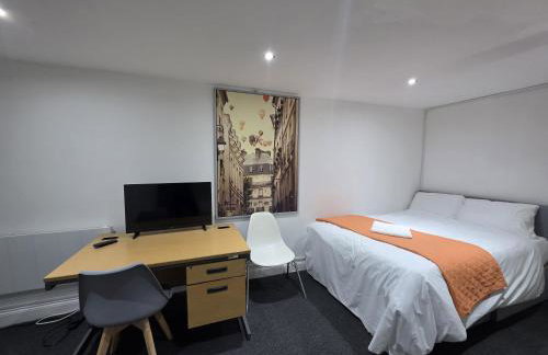 Spacious 3-Bedroom Apartment Near Stratford, 1 Minute From Train Station - Foto 29