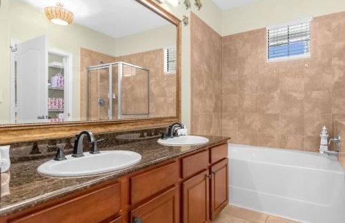 Condo with Private Patio - Near Disney's Animal Kingdom - Foto 37