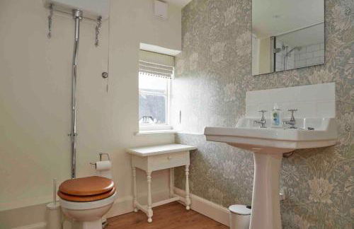 Beautiful Cotswold Farmhouse with Hot tub - Foto 27