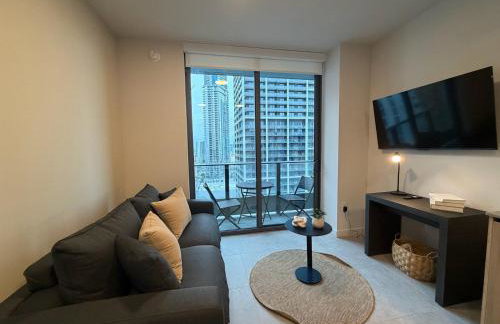 Downtown Condo with Den and Pool Access - Foto 1