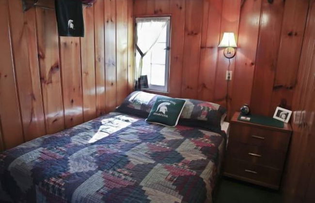 #1 - Cedar Village 2 Bedroom Cabin by RedAwning - Foto 2