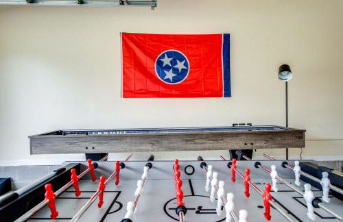 Game Room Fenced backyard Sleeps 10 Fire Pit - Photo 48