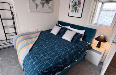 Countess House, Northampton - Stylish Modern 2-Bedroom House with Garden - Free Parking - Foto 30
