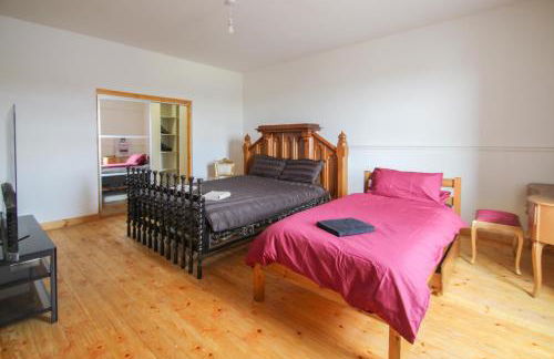 Lavish 2 bed sleeps 5 near Lanark - Photo 2