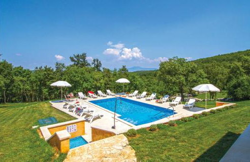 Awesome Home In Labin With Sauna - Photo 12