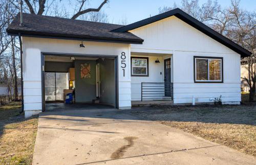 Main Retreat with King Bed in Master and has Garage - Photo 5