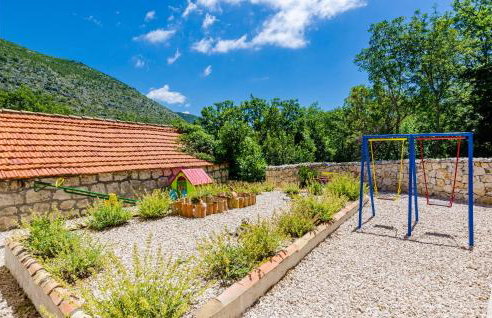 Beautiful Home In Gromaca With Wifi - Photo 19