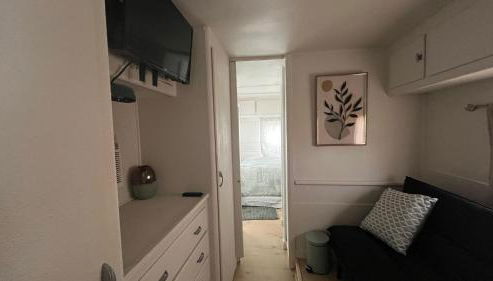 Cozy 1-bedroom mobile home with WiFi, AC in charming Silver City - Foto 5