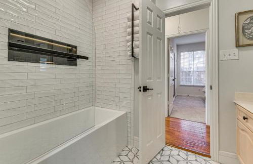 Elegant Home with Private Patio, 2 Mi to UTD Campus! - Photo 28