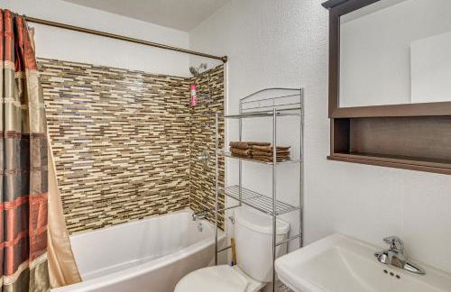 Walk to Lake George Quiet Nature Escape with Deck - Foto 13