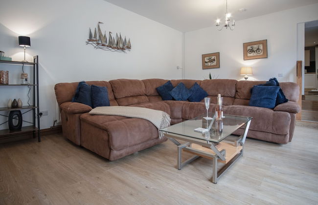 Fletcher Coach House - 3 Bedroom Cottage - Pendine - Photo 35