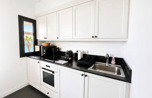 1-bedroom beachfront apartment with sea view - Photo 3