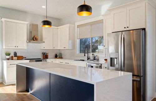 Brand-New Beach Retreat Hot Tub Sleeps 13 - Foto 11