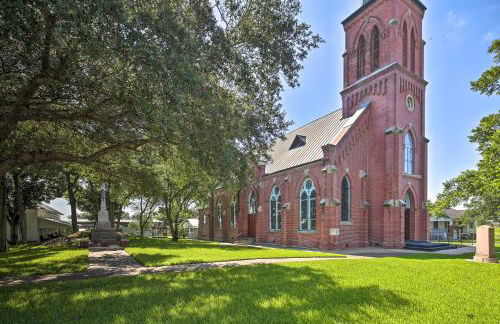 Peaceful Schulenburg Farmhouse with Fire Pit and Games - Foto 33
