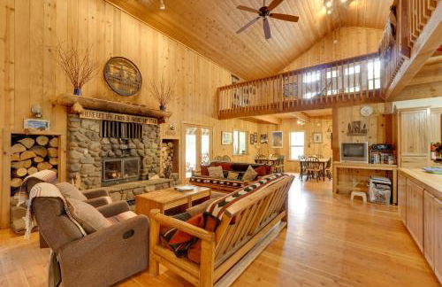 Pet-Friendly House with Deck Near Crater Lake! - Foto 16