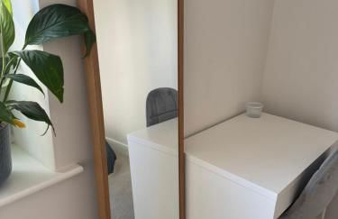 Brand-new flat, King Bed, Sofa Bed with full kitchen, Wi-Fi, self check-in Central location near everything - Foto 24