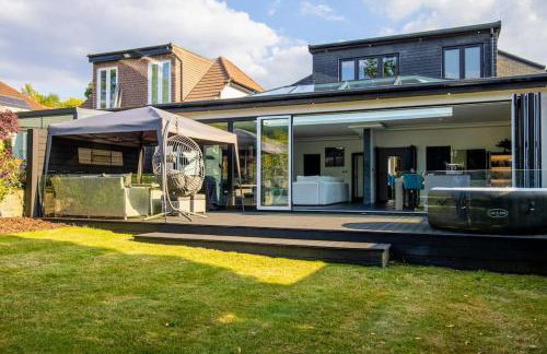 Luxury 4-Bedroom High-End Home, Includes Jacuzzi and Pool Table - Foto 10