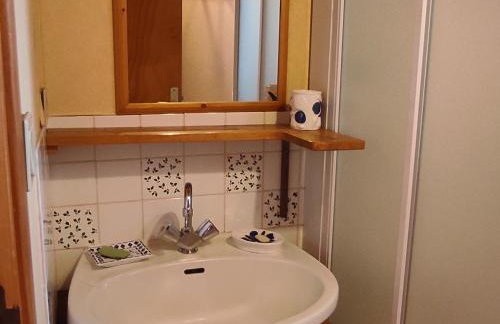 Chalet authentique au cœur de la nature près de Super Besse - FR-1-814-143 - Foto 13