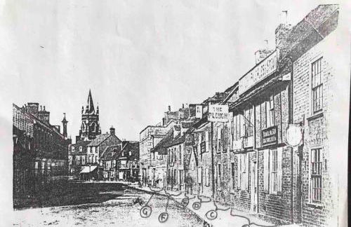 4 BR 2 Bathroom House Parking Garden St Neots Town Centre - Foto 2