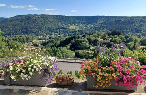 2 hébergements différents 1 gîte avec deux chambres et 1 chambre d'hôtes avec salon privé - Foto 14