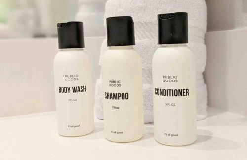 TMC 3-Story Townhome FREE EV Charge - Foto 11