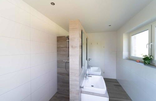 Seevilla am See mit Sauna, Kamin, privatem Steg und Seezugang - Foto 6