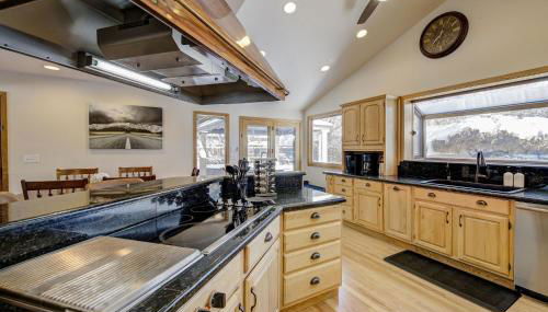 East Wenatchee Oasis 4BR, Pool, Hot Tub, Loop Trail - Foto 2, stove, dishwasher, pet friendly, minibar