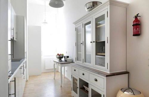 SC 06 by ROCKCHAIR Apartments l SUPERHOST Status l 4 Bedrooms Boxspringbeds 2 Bathrooms Balcony Elevator - Cozy Family & Business Flair welcomes you! - Foto 1