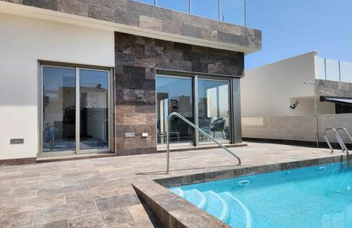 Fee4Me Villa, Pool, Roofterrace & Relax - Foto 2