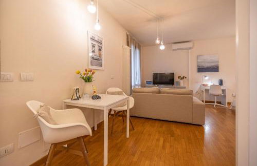 ComfortHouse Netflix, Prime, WiFi, TV, Balcony - Foto 8