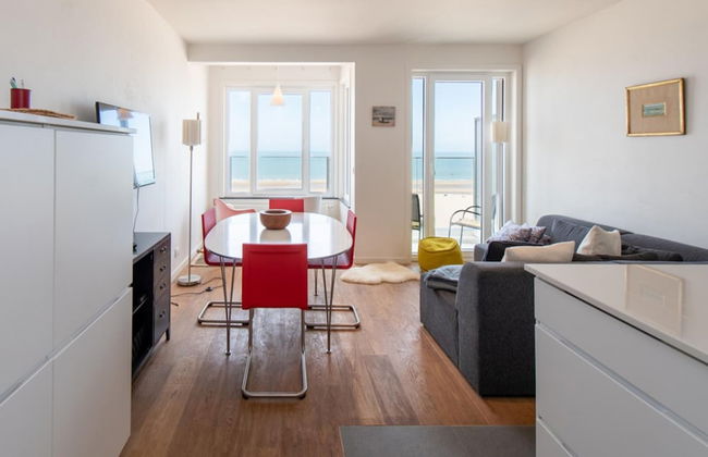 Beautiful Apartment With sea View - Photo 11