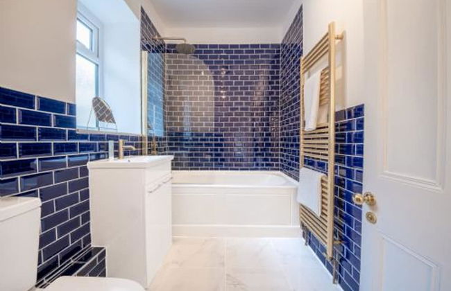 Host Stay Corner Cottage - Photo 11