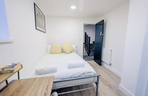 10BR 4Bath Home, Stag Do, Contractors, Big Group - Foto 22