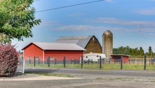 Idyllic Enumclaw Studio with Mount Rainier Views - Photo 3