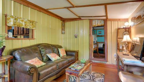 Serene Green Forest Hideaway with Spacious Yard - Foto 2