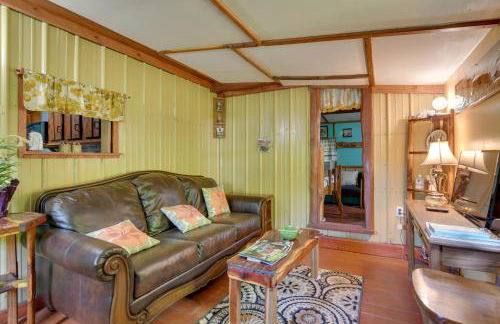 Serene Green Forest Hideaway with Spacious Yard - Foto 2