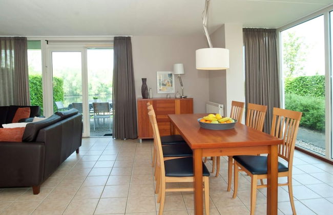 Villa in Maaspark With Lake Views & Sauna - Photo 16